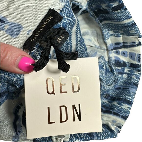 QED London High Waisted Navy Blue Embroidered Woven Shorts - Picture 7 of 9